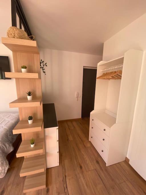 Studio Moderne Et Cosy Avec Balcon Et Parking Apartment Perigueux Ngoại thất bức ảnh